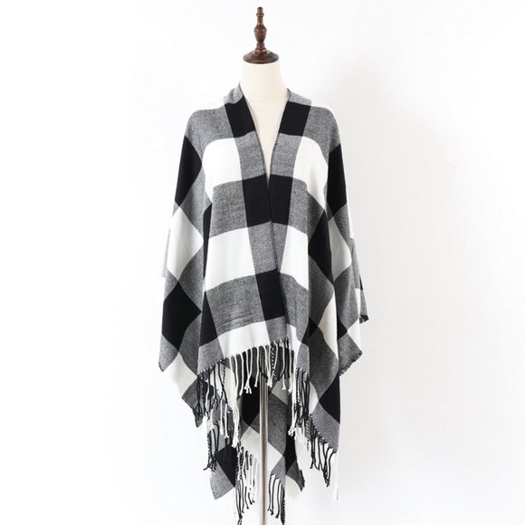 Oversized Plaid Poncho Size 51" x 63" Black, White and Gray - Picture 3 of 4